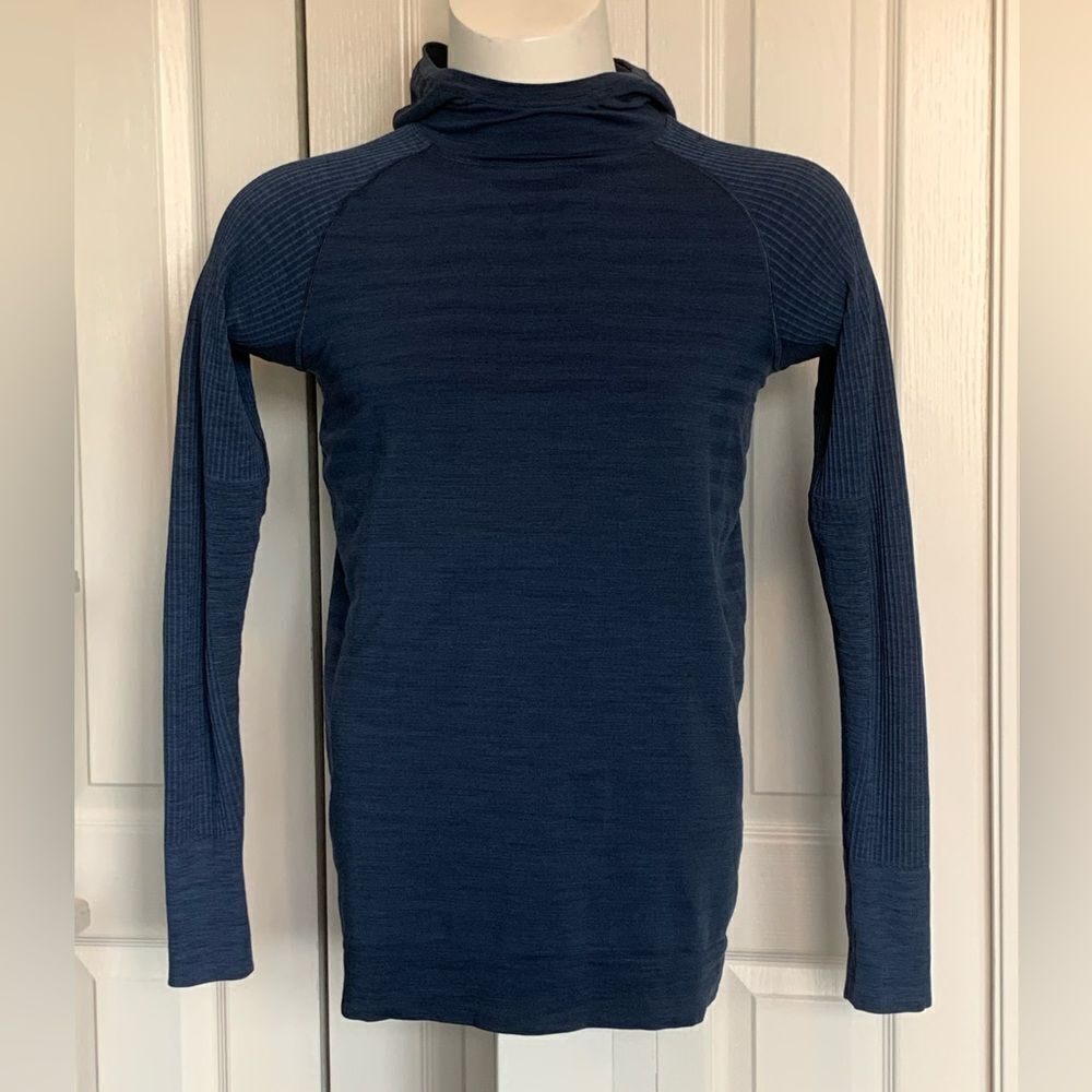 Lululemon Men's Navy Blue Sweater